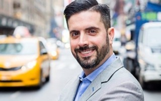 「作り手の想いが伝わるデザイン」米国証券取引委員会の元デザイナー、仕事に対する姿勢