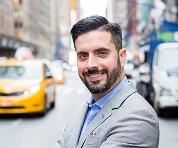 米国証券取引所の元デザイナーで、英文大紀元のクリエイティブ・ディレクター、ロバート・カウンツさん(Edward Dai/Epoch Times)