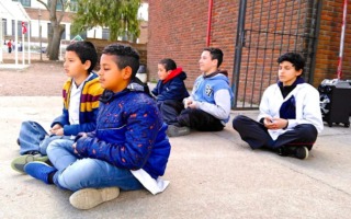 問題児に変化が　生徒たちの本質を変えた瞑想の効果