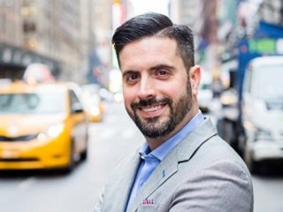 「作り手の想いが伝わるデザイン」米国証券取引委員会の元デザイナー、仕事に対する姿勢